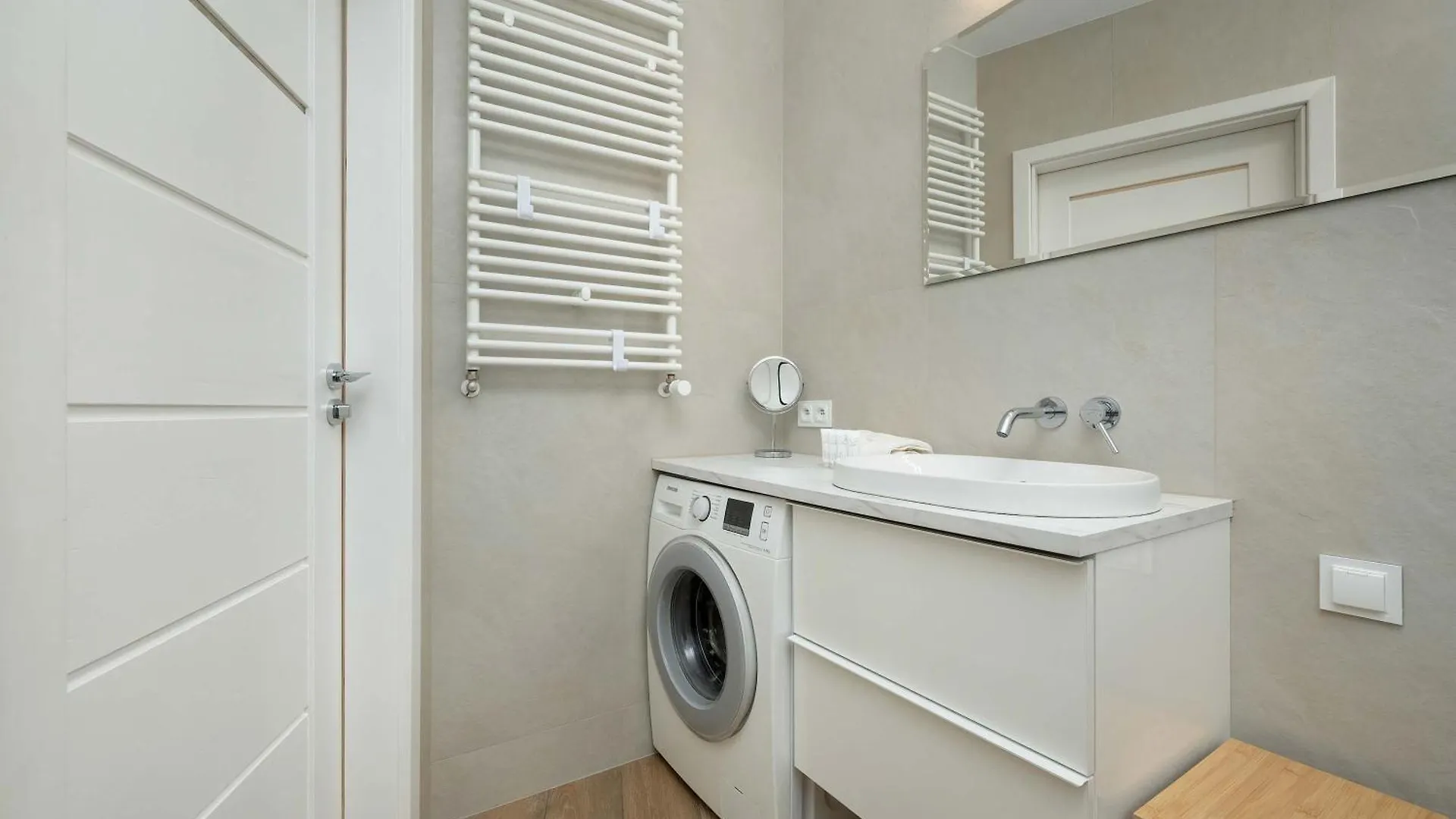 Reja Sunny Apartment With Parking Wroclaw By Noclegi Renters