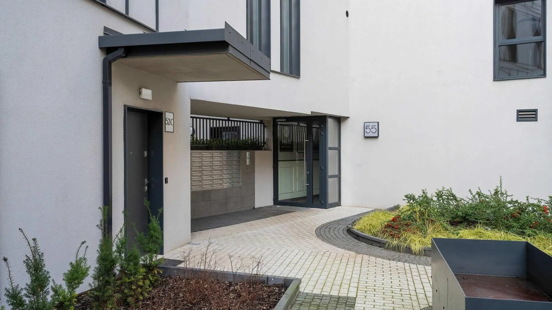 Reja Sunny Apartment With Parking Wroclaw By Noclegi Renters