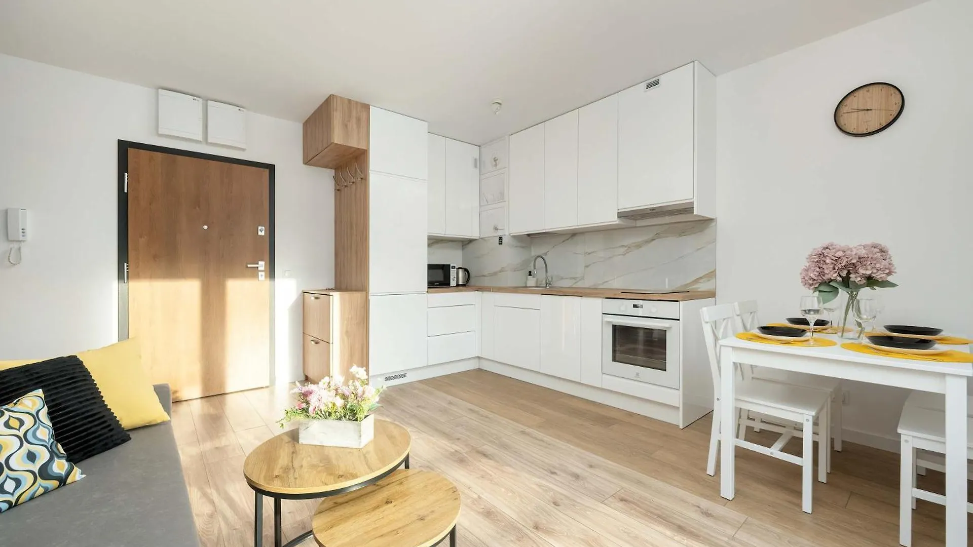 Reja Sunny Apartment With Parking Wroclaw By Noclegi Renters 0*,