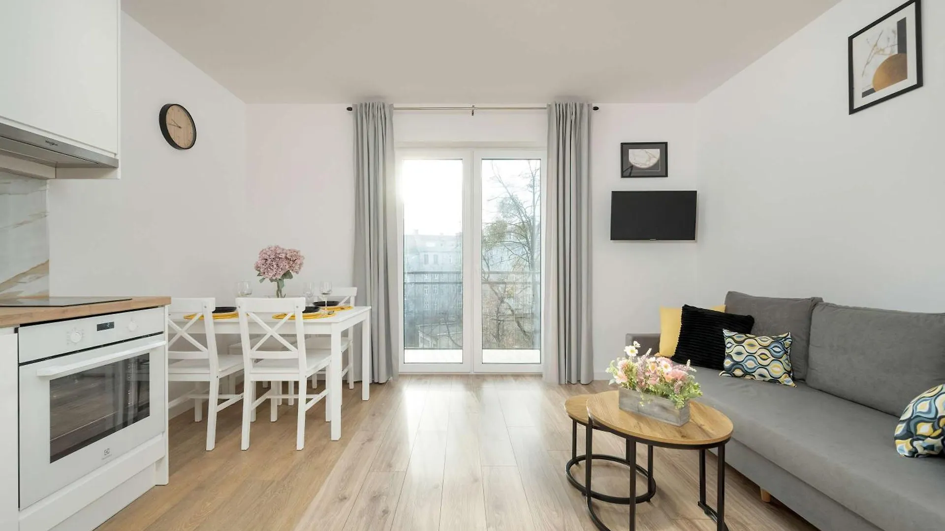 Reja Sunny Apartment With Parking Wroclaw By Noclegi Renters 0*,  Polónia